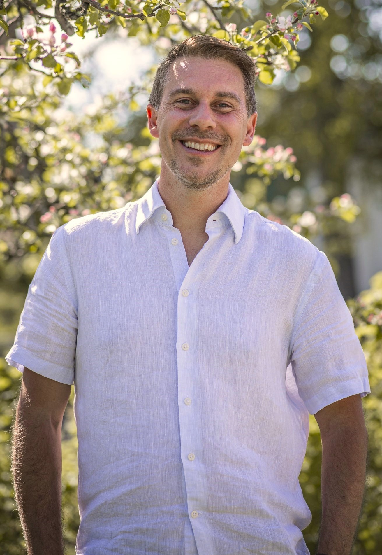 David Richardson smiling under a beautiful tree